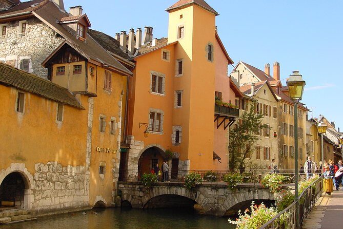 Annecy - Venice of the Alps - Tour from Geneva - Geneva pickup and the comfort factor on the coach ride