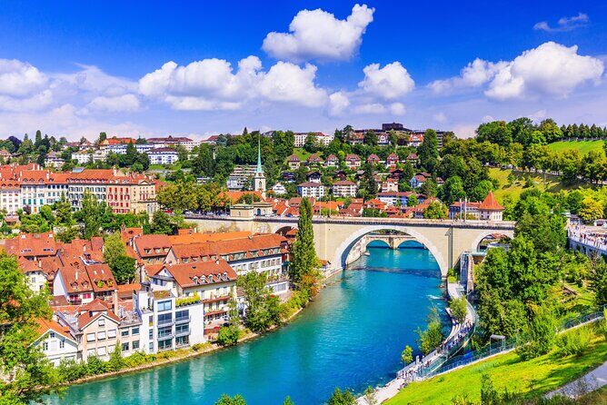 Bern : Private Walking Tour with a Local Guide (Private tour) - A guide who tailors your Bern route to your interests