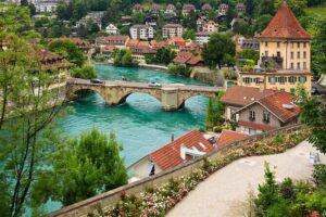 Bern Scavenger Hunt and Highlights Self Guided Audio Tour - The route logic: where it starts and how you can end