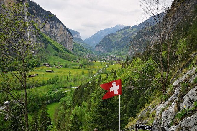 Best of Bernese Oberland Tour from Interlaken - Brienz village stroll: classic lake life with a little culture time