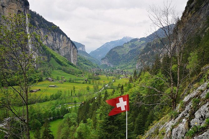 Best of Bernese Oberlands from Luzern - Stop 2: Aare Gorge walk through milky cliffs