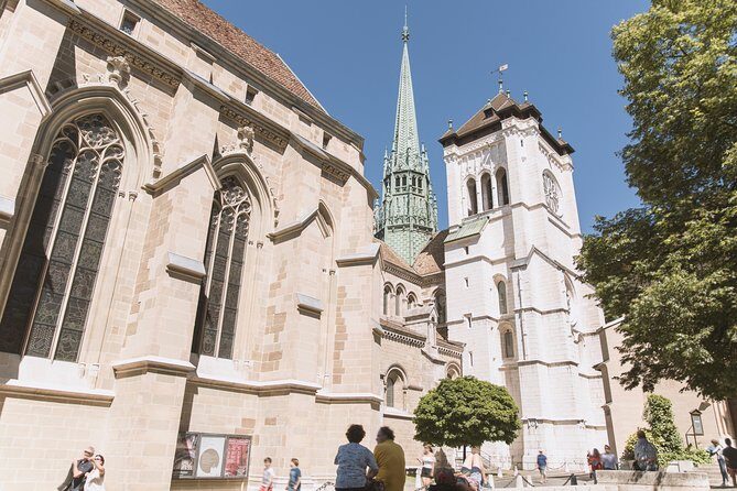 Best of Geneva City Tour with optional boat cruise - Saint-Pierre and the old center: mini-train in nice weather, walking when it’s not