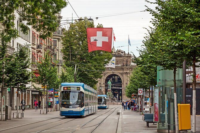 Best of Zürich & Surroundings: Walking Tour, Cable Car and Ferry - Stop 2: Old Town Zurich walk focused on guild houses and churches