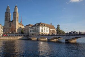 Best of Zurich Tour with Felsenegg Cable Car and Ferry Ride - Old Town Altstadt Walk: St. Peter’s Clock and Fraumünster’s Stained Glass