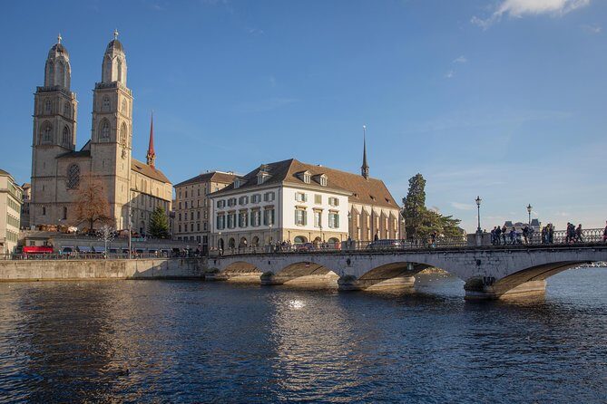 Best of Zurich Tour with Felsenegg Cable Car and Ferry Ride - Old Town Altstadt Walk: St. Peter’s Clock and Fraumünster’s Stained Glass