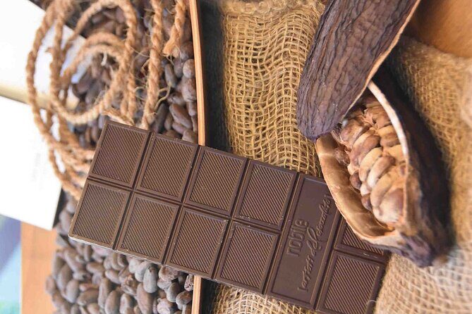 Chocolate tour in Bern with chocolate tasting - The meeting at Käfigturm and your first chocolate moment