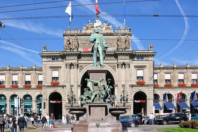 City tour Zurich with the city whispers from CHF 21.00 - Who this Zurich City Whispers tour fits best