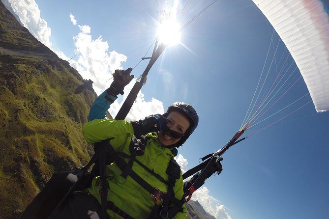 Davos Absolutely Free Flying Paragliding Tandem Flight 1'000 Meters High - Jakobshorn to Takeoff: Cable Car, 10–20 Minute Hike, and Smart Timing