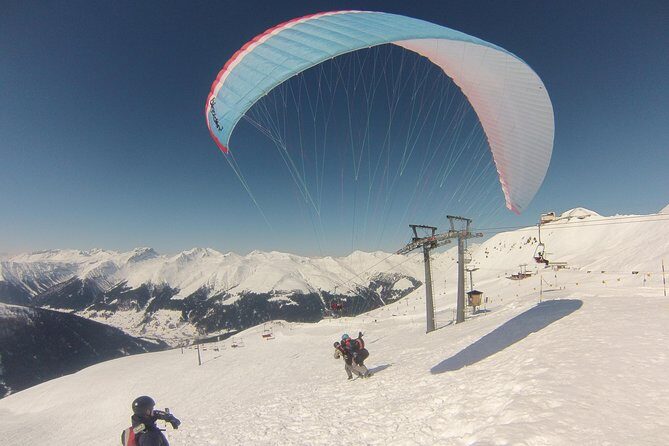 Davos Paragliding Private Tandem Pilot Half Day - Your private pilot and the preflight moment before takeoff