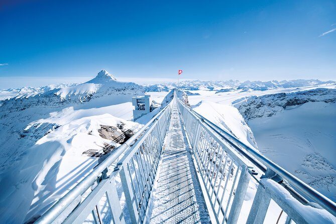 Day trip to Glacier 3000 from Montreux - From Montreux to Les Diablerets: the bus that turns work into scenery