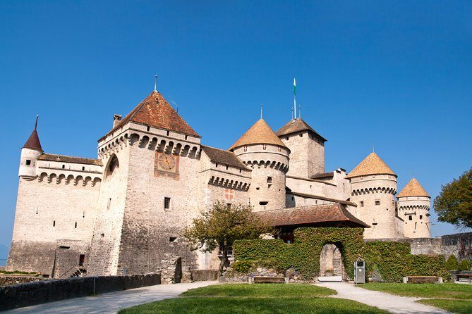 Day Trip to Montreux, Chaplin's World & Chillon Castle& apéritif - Chillon Castle: from covered bridge to real medieval atmosphere