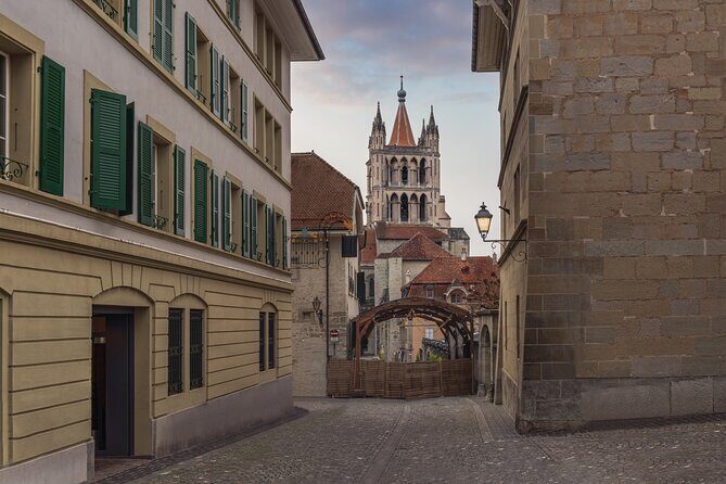 Explore Lausanne in 60 minutes with a Local - Start at Rue de la Barre 1, meet near the Palais de Rumine
