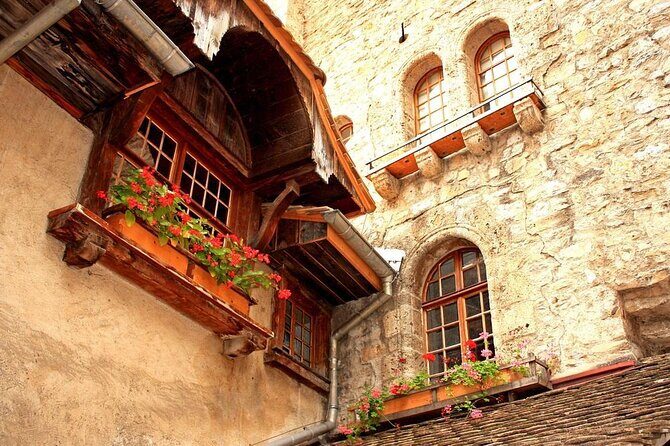 Explore Montreux in 60 minutes with a Local - Small group of up to 8: what you gain with a guide in your face (in a good way)