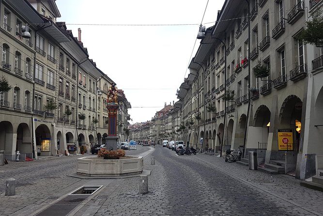 Exploring Bern City: Swiss Capital Private Walking Half-Day Tour - Bärenpark and the Aare: Bern’s bear story, up close