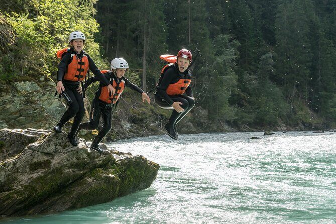 Family Rafting Experience in Engadin - What happens on the raft: rapids, splashes, and guide-led games