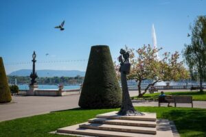 Geneva 3 in 1 HopOn HopOff Sightseeing Tour - Where you start: Geneva Bus Station, Place Dorcière (and why it matters)