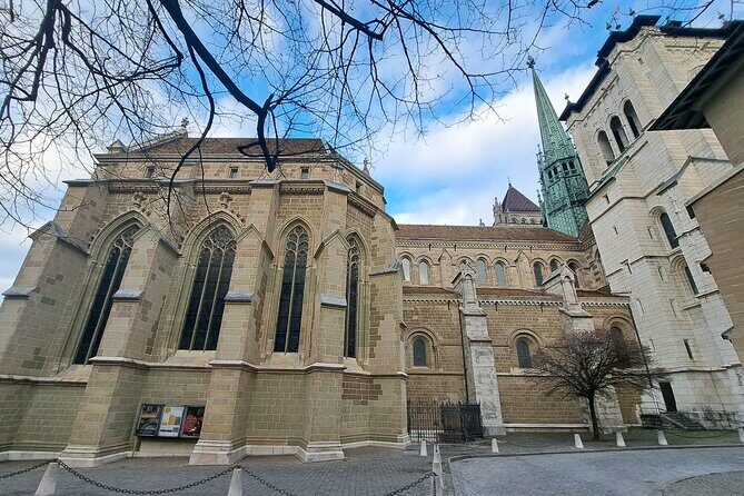 Geneva Highlights 2-Hour Introductory Tour - Lake Geneva Views: Where the City Feels Most Like It’s on Vacation