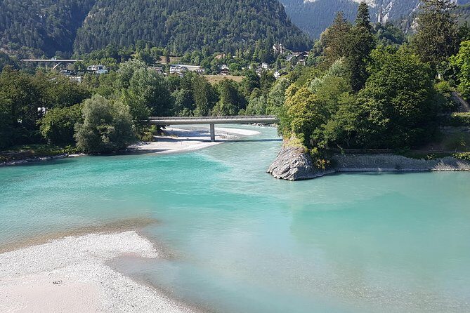 Glacier Express Panoramic Train Round Trip from Zürich With Private Guide - On-board experience: seats, lunch, and the small things that prevent fatigue