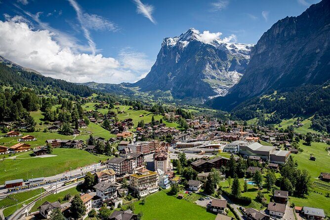 Grindelwald, Interlaken & Lauterbrunnen Day Trip from Zurich - Lauterbrunnen Valley: waterfalls, cliffs, and the afternoon payoff