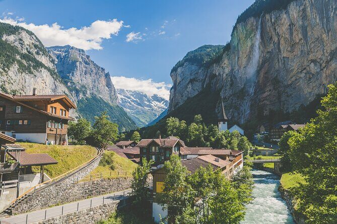 Guided Excursion to Jungfraujoch, Grindelwald and Lauterbrunnen from Lucerne - Grindelwald: short stop, then straight to the cable car lift