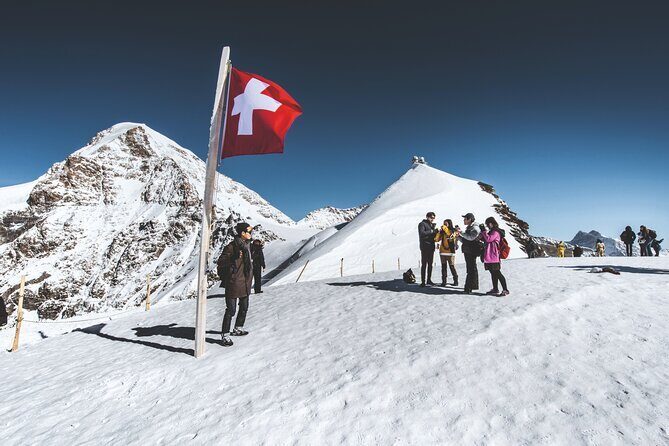 Jungfraujoch Day Trip from Lucerne with Eiger Express Gondola - Getting off the train: Lauterbrunnen and the ride back down