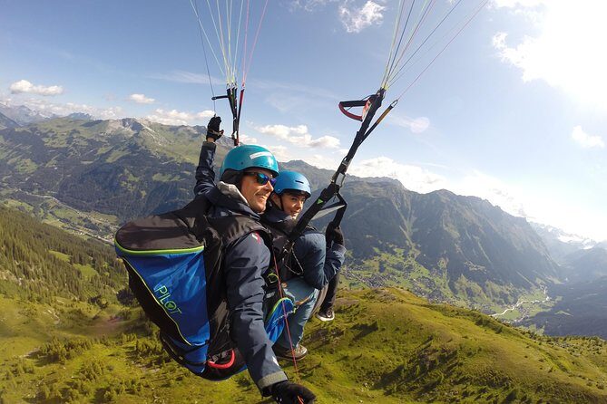 Klosters Tandem Paragliding Flight from Gotschna - Steering and freestyle: how much control do you get?