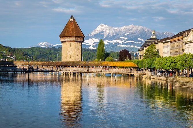Lucerne CH Experience: Cheese, Chocolate, Chapel Bridge & Château - Start at Torbogen, right by Lucerne Station