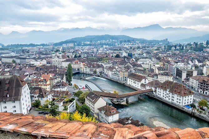 Lucerne Half-Day Small Group Walking Tour incl. Lake Cruise - Lion Monument: a sobering stop that lands fast