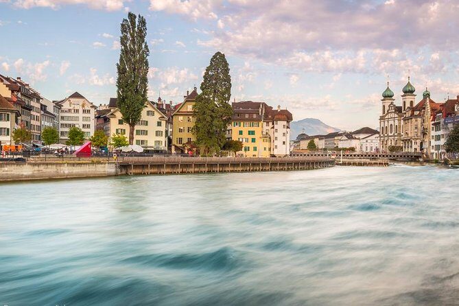 Lucerne Walking & Boat Tour: The Best Swiss Experience - Guides you might meet: how the storytelling affects the whole day