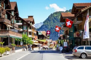 Mountain Majesty: Small Group Tour to Lauterbrunnen and Mürren - Meeting At Interlaken Ost: Getting Set for an Easy Start