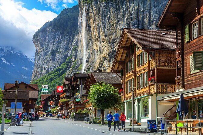 Mountain Majesty: Small Group Tour to Lauterbrunnen and Mürren - How the Group Pace Feels (and When It Can Get Crowded)