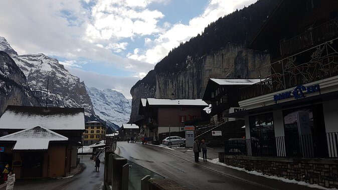 Mt. Schilthorn & Mürren Small Group Day Trip from Interlaken - Getting moving from Interlaken Ost at 9:15: the “transport included” advantage
