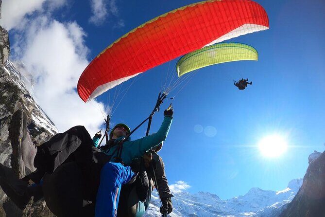 Mürren: Paragliding over the Lauterbrunnen Valley - Landing at Stechelberg Schilthornbahn: simple exit plan