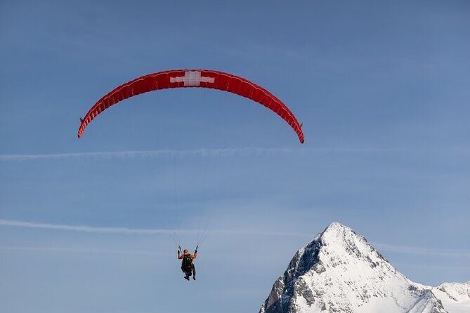 Mürren: Paragliding over the Lauterbrunnen Valley - First step: meeting in Mürren and getting ready the right way