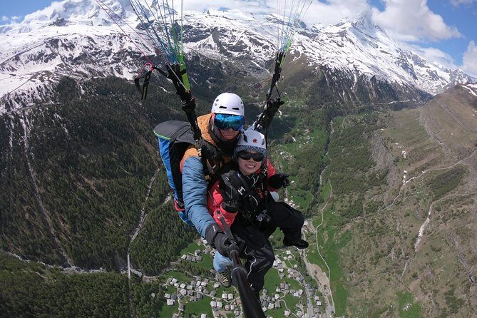 Paragliding mountain flight - Gear and comfort: what’s provided, what you manage