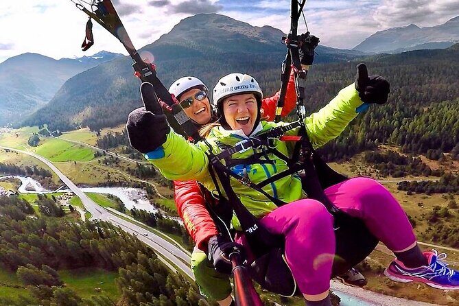 Paragliding Tandem Flights in Engadin - The flight itself: gliding over Engadin’s peaks and turquoise lakes