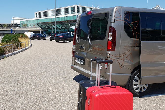 Private Arrival Transfer: from Geneva Airport to Geneva City - First impressions: why this transfer feels easy