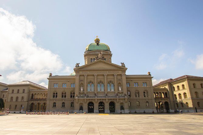 Private Tour of Bern in 60 minutes with a Local - Stop 4: Nydegg Bridge and Aare river views—your photo break with context
