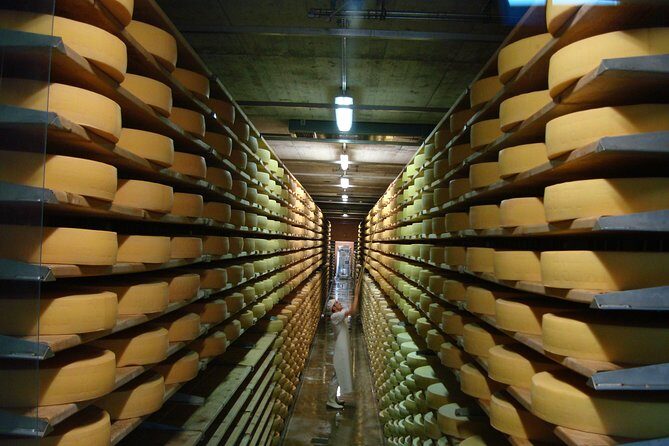 Private Tour to Gruyères, Chocolate & Cheese Factory from Geneva - Maison Cailler: chocolate tasting with a real production story