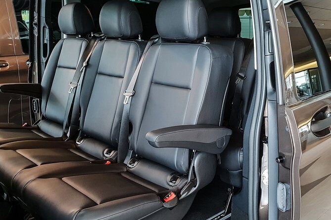 Private Transfer from Grindelwald to Zurich Airport - Pickup in Grindelwald: where the driver finds you