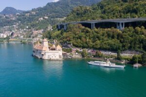 Round trip cruise from Vevey to Chillon - From Vevey past Clarens to Montreux: your best photo window