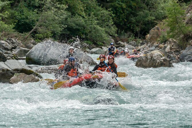 Whitewater Action Rafting Experience in Engadin - What class 4 means for you in plain terms