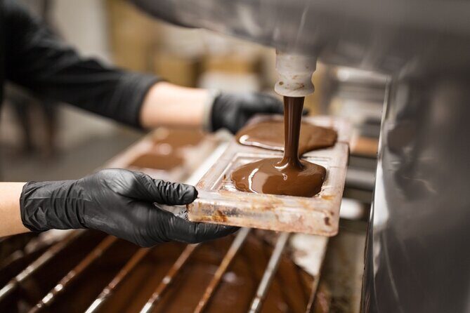 Zurich: Chocolarium and Appenzeller Schaukäserei Tour - Chocolarium die Glücksfabrik von Munz und Minor: interactive chocolate with real limits