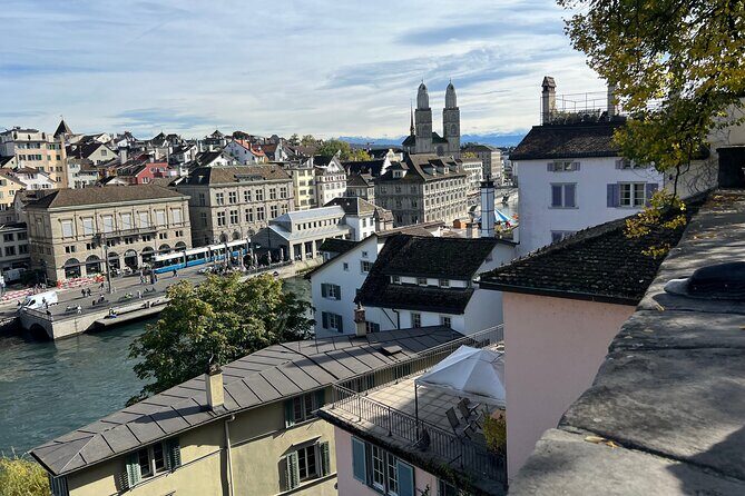 Zurich Food Tour with 10 Local Delicacies, Cheeses & Chocolates - Paradeplatz finale: chocolate history meets banking-street lessons