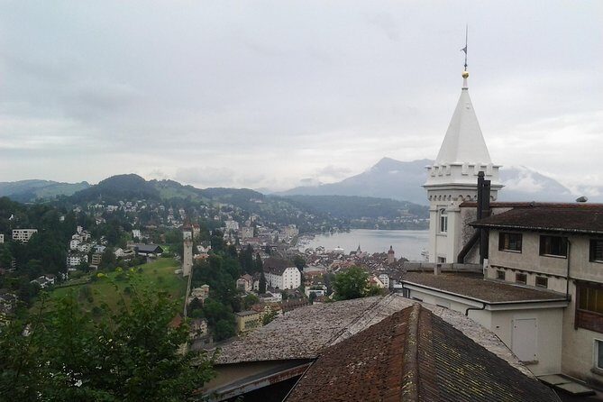 Zürich Private Walking Half-Day Trip with optional Lake Cruise - Bahnhofstrasse to Paradeplatz: luxury shopping and serious money
